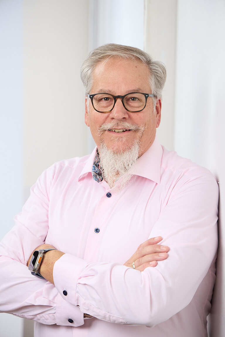 Ed Marsh, b2b industrial sales consultant, in a pink dress shirt